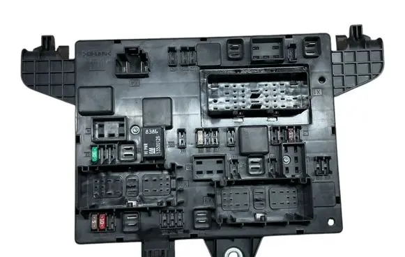 Opel Insignia A Fuse module 365927271 13343949