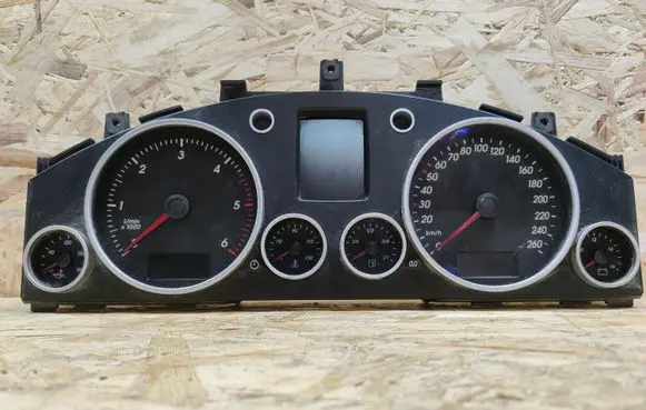 Volkswagen Touareg I Speedometer (instrument cluster) 6033ED0097 6033EC2145
