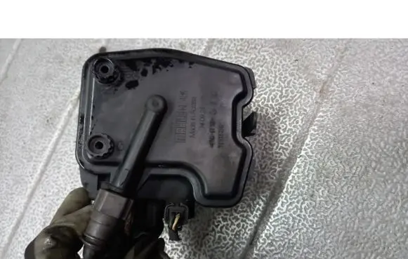 Peugeot 206 CC Fuel filter housing 