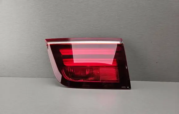 Tailgate rear/tail lights