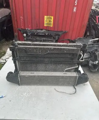 Mercedes-Benz E W212 Radiator set A2045000100