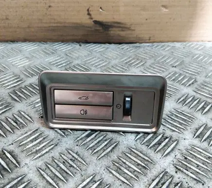 Tailgate opening switch