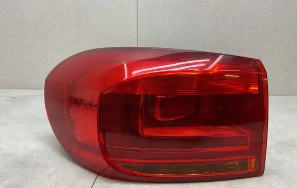 Volkswagen Tiguan Rear/tail lights 5N0945095Q