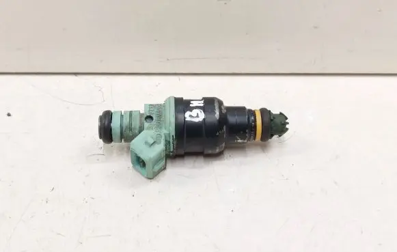 BMW 5 E39 Fuel injector 0280150415