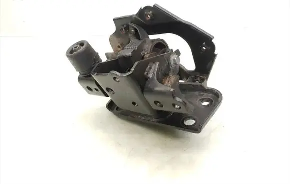 Toyota Avensis T270 Engine mounting bracket
