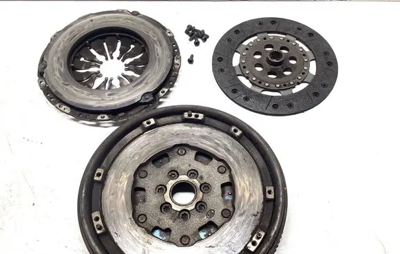 Nissan Qashqai Clutch set kit 302055779R 301016948R