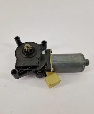 Mercedes-Benz CLK A208 C208 Front door window regulator motor 0130921722