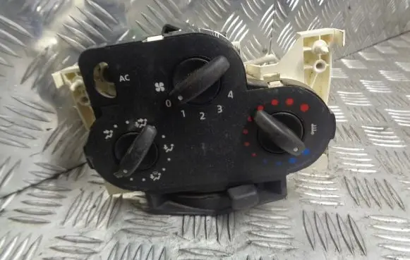 Dacia Logan I Interior fan control switch 69570002