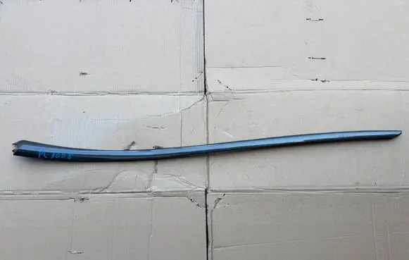 Peugeot 3008 I Windshield trim 9682757980