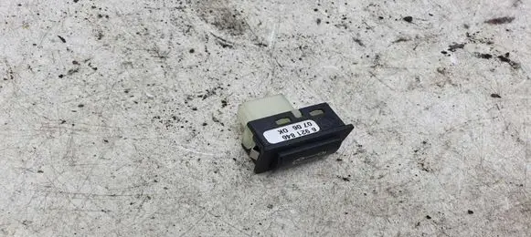 BMW 5 E60 E61 Tailgate opening switch 6921846 07060K