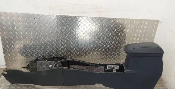 Toyota Auris E180 Armrest 5892302160 5881702170 5881602170