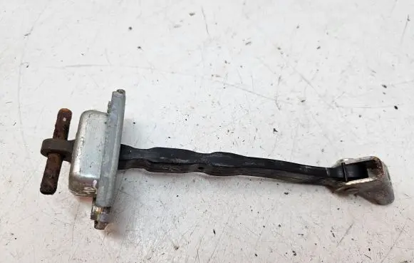 Suzuki Grand Vitara II Front door check strap stopper