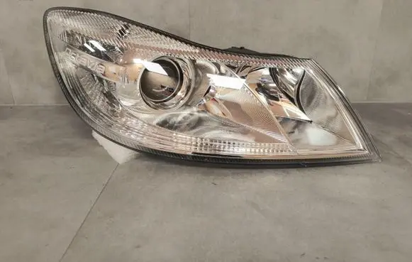 Skoda Octavia Mk2 (1Z) Headlight/headlamp 1Z1941018S