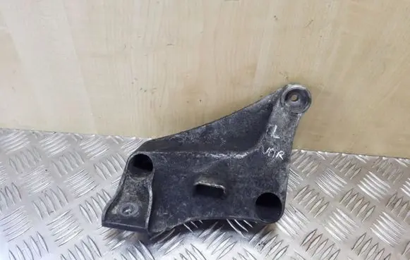 BMW 5 E39 Engine mounting bracket 6750441