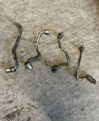 Toyota Corolla Verso AR10 Fuel injector supply line/pipe 