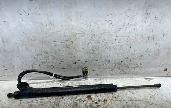 Opel Insignia A Shock absorber/damper mounting bracket 13338838