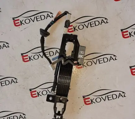 Mazda 3 III Front door exterior handle/bracket 