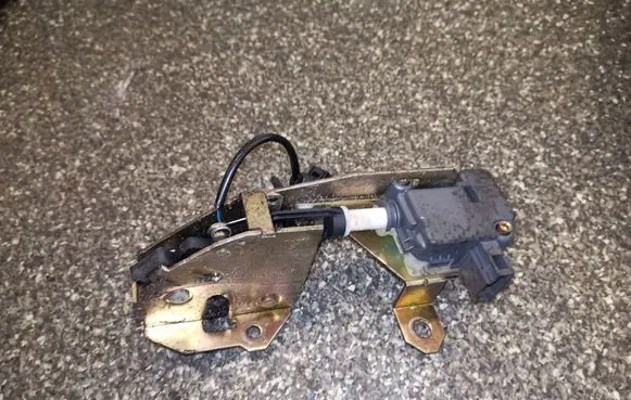 Volkswagen Touareg I Tailgate/trunk/boot lock/catch/latch 7L0827506D