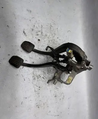 BMW 5 E39 Brake pedal 6751167