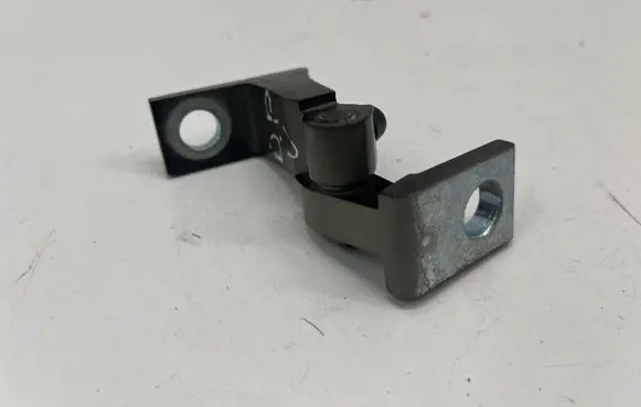 MG MG3 III Front door upper hinge 10735418