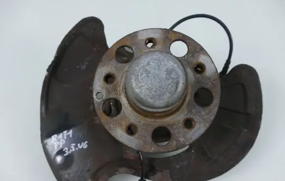 Mercedes-Benz SLK R171 Front wheel bearing hub 