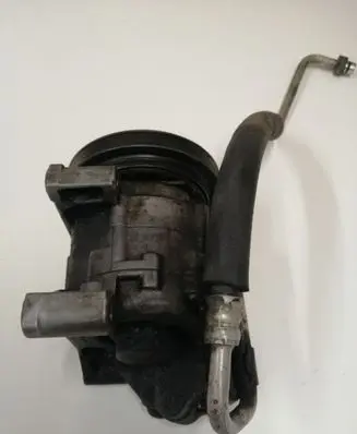Nissan X-Trail T30 Air conditioning (A/C) compressor (pump) 926005M301