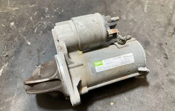 Ford Fiesta Starter motor 8V2111000BE 30659513 TS12E10