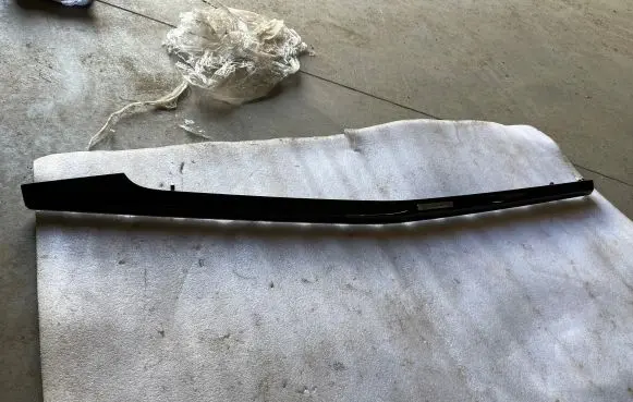 Dashboard glove box trim