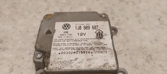 Volkswagen PASSAT B5 Airbag control unit/module 1J0909607