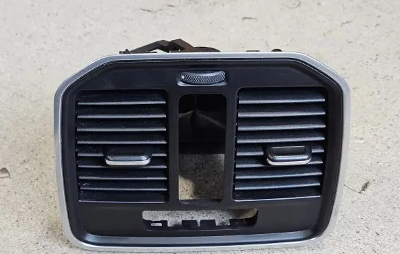 Rear air vent grill
