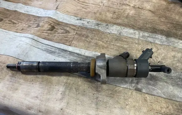 Volvo V50 Fuel injector 0445110259
