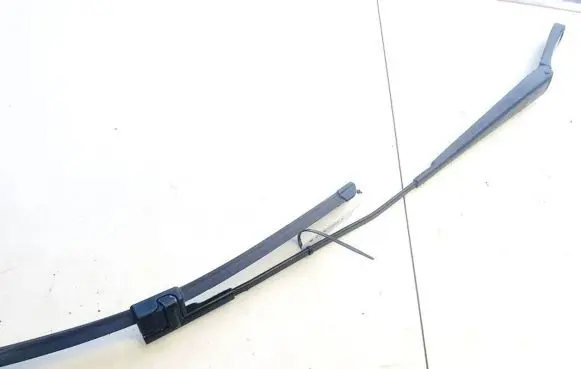 Skoda Octavia Mk2 (1Z) Front wiper blade arm 1z1955410