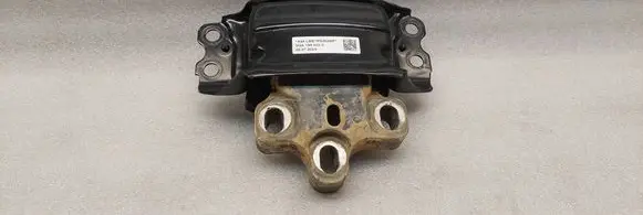 Audi Q3 F3 Engine mount bracket 5QA199555C