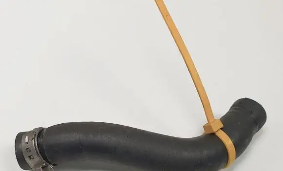 Volvo V70 Engine coolant pipe/hose 8642948