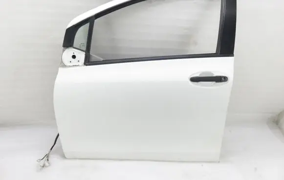 Toyota Yaris Front door