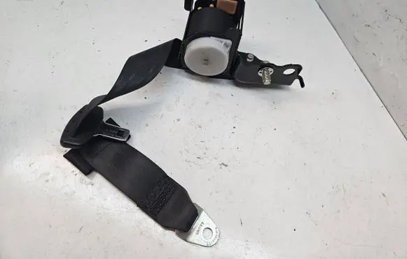 Mazda 6 Rear seatbelt T89482T