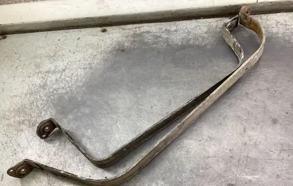 Skoda Superb B8 (3V) Fuel tank mounting bracket 