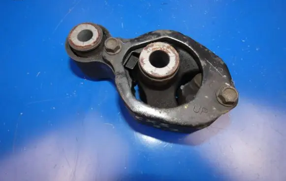 Mazda CX-5 Engine mount vacuum valve 