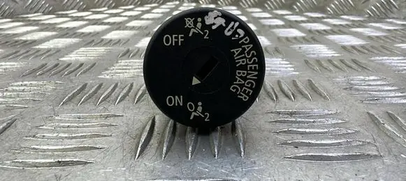 Passenger airbag on/off switch