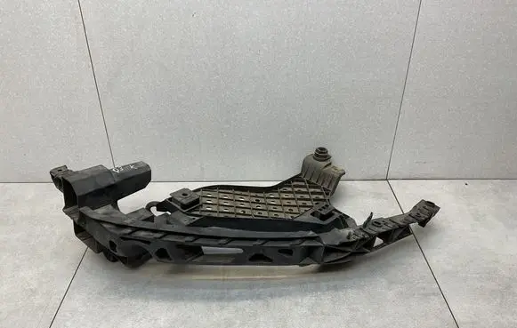 Audi Q3 8U Headlight/headlamp mounting bracket 8U0805607A