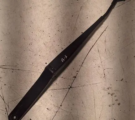 Front wiper blade arm