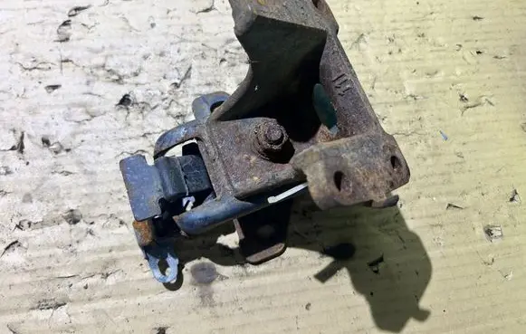 Toyota Hilux (AN10, AN20, AN30) Engine mount vacuum valve 