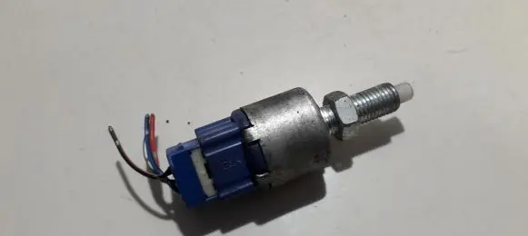 Toyota RAV 4 (XA20) Brake pedal sensor switch