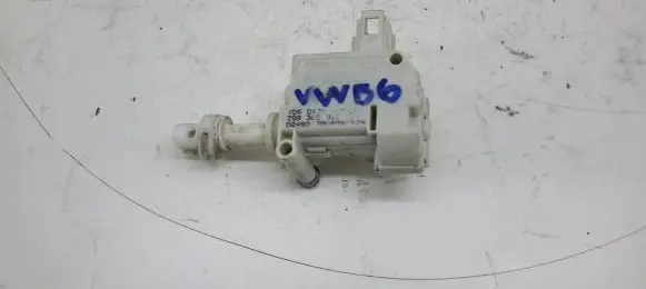 Volkswagen PASSAT B6 Central locking motor 3C0810773A