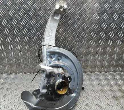 BMW X6 G06 Front wheel hub 6876656 6890070