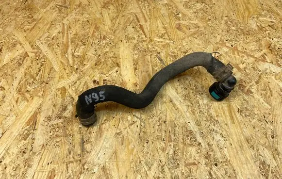 Engine coolant pipe/hose