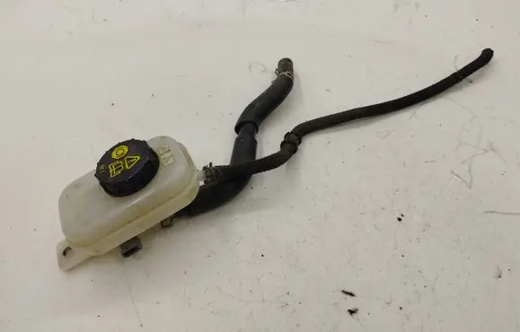 Brake fluid reservoir