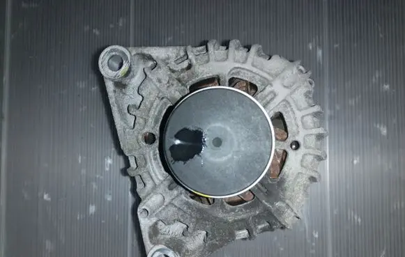 Peugeot 2008 I Generator/alternator 9670899580