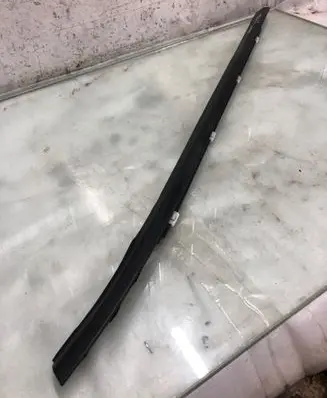 Hyundai Kona II Rubber seal rear door window/glass 