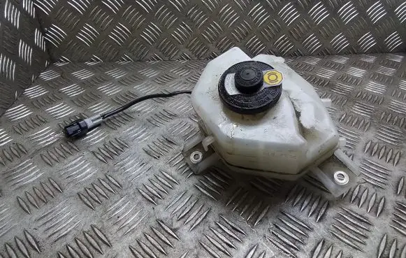 Brake fluid reservoir